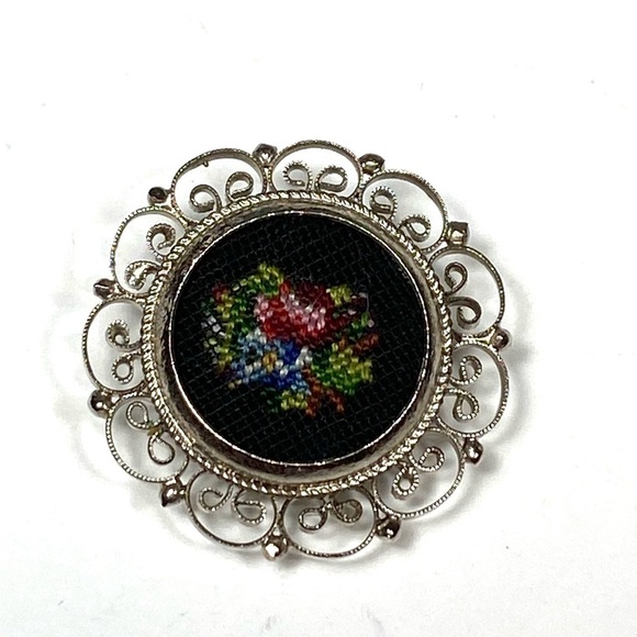 Vintage Needle Point Brooch Pin Floral Pattern Black Flowers - Picture 5 of 5